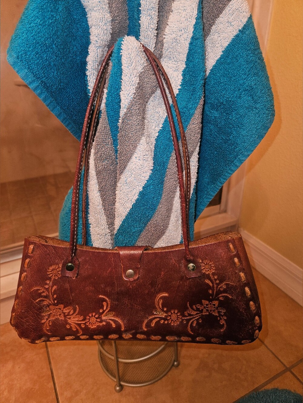 Vintage Genuine Leather Hobo Bag East West Shoulder Style Snaps Closed Rare Find